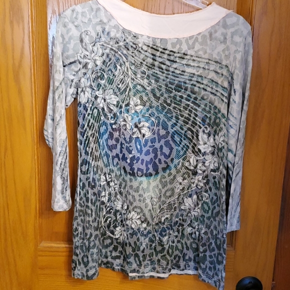 Top - Picture 2 of 3